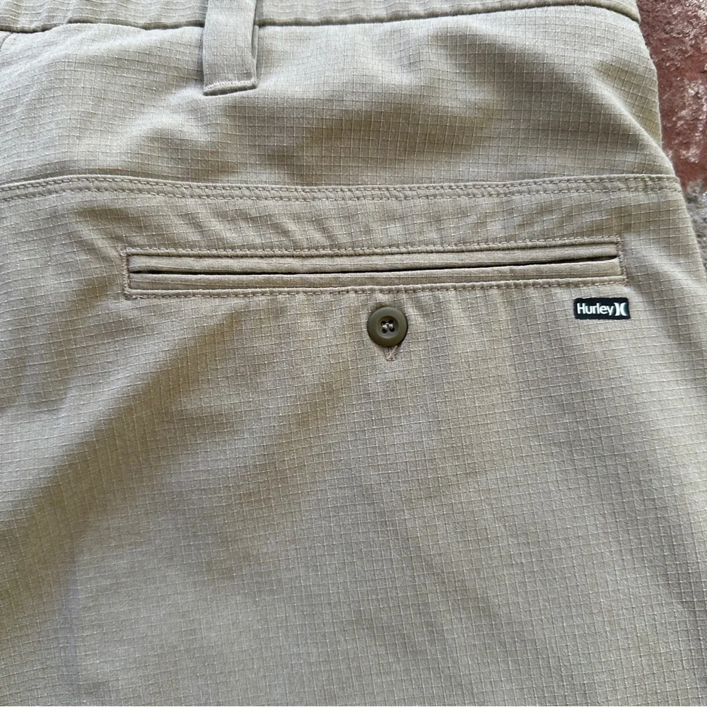 Hurley khaki cream men's shorts size 30 lightweight zip fly with pockets